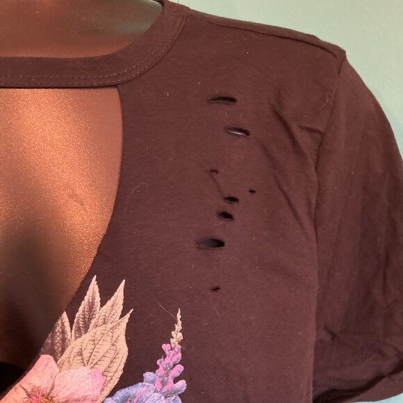 NWOT Torrid Slim Fit Distressed T-shirt - Picture 3 of 4